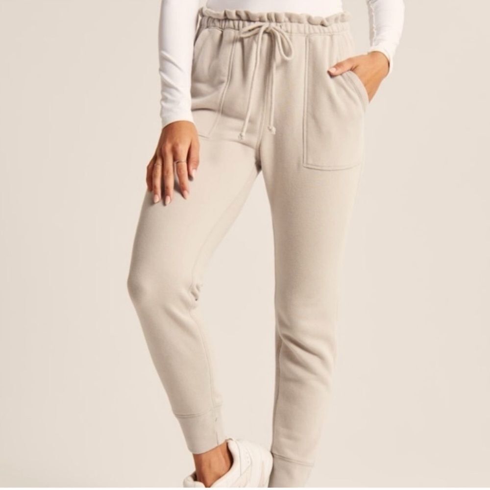 Abercrombie & Fitch Women’s Cloud Jogger Cream Size XL